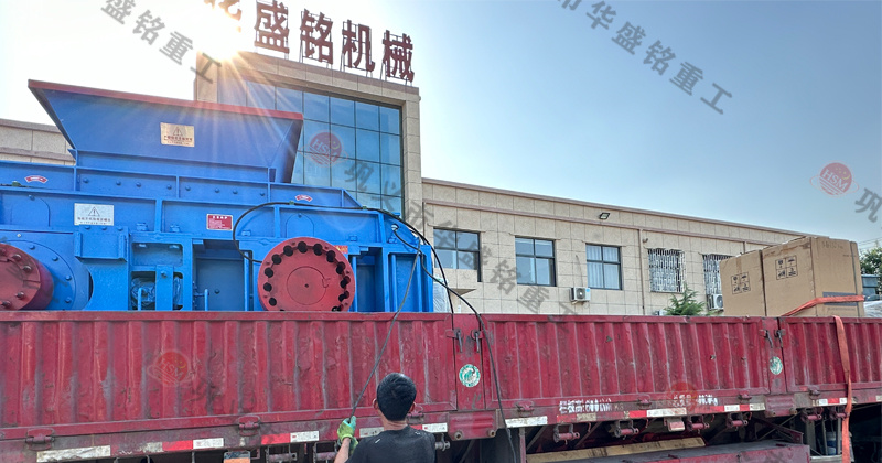 大型河卵石對(duì)輥制砂機(jī)