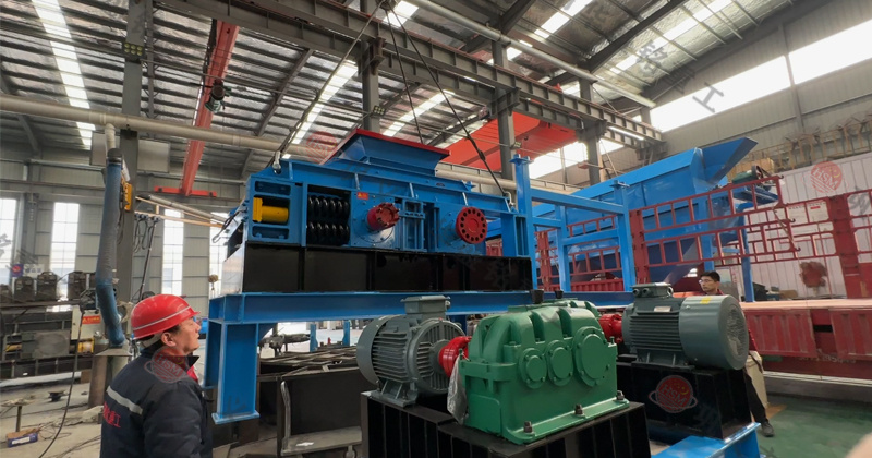 大型河卵石對(duì)輥制砂機(jī)